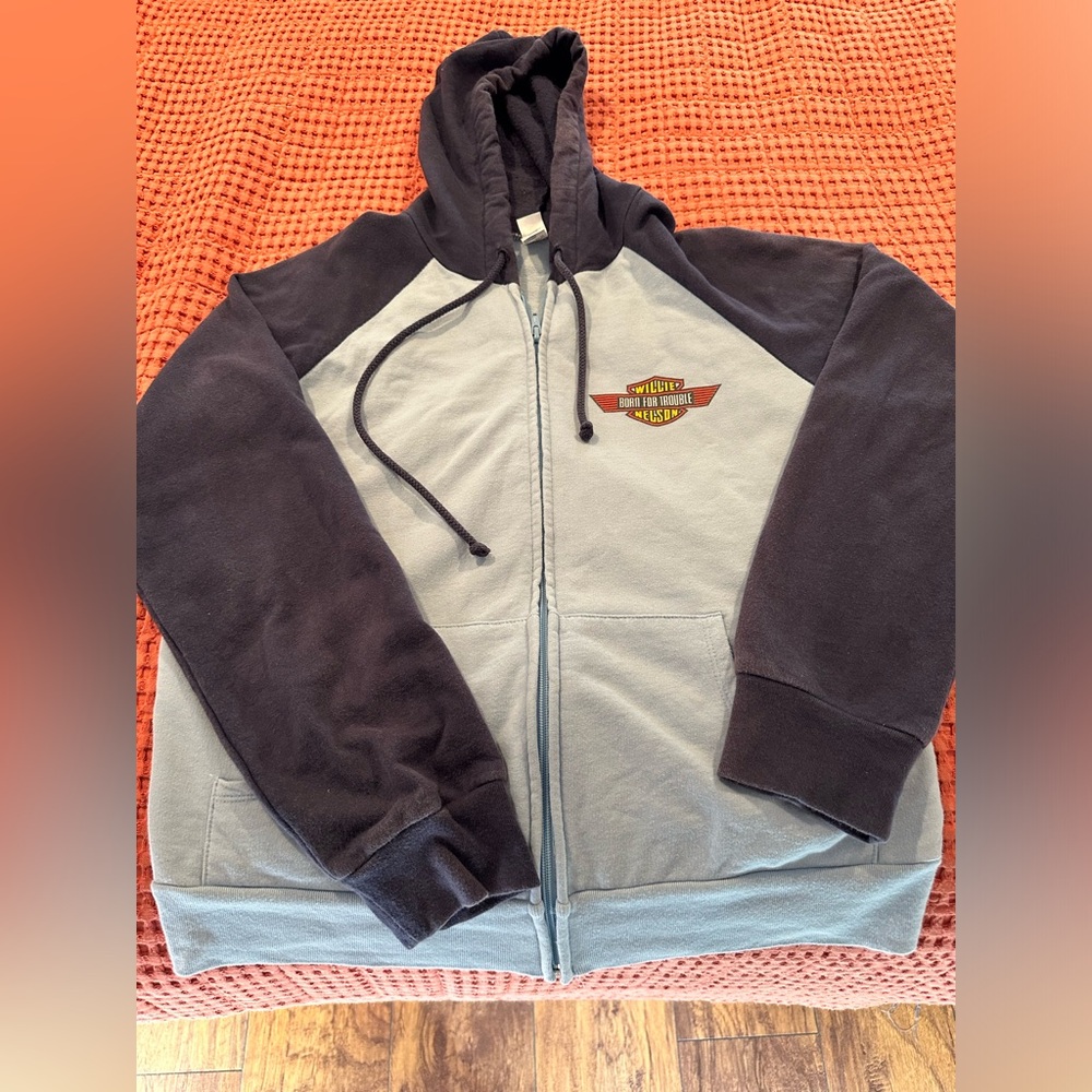 Willie Nelson sweatshirt. #countrymusic #willie #countryconcert